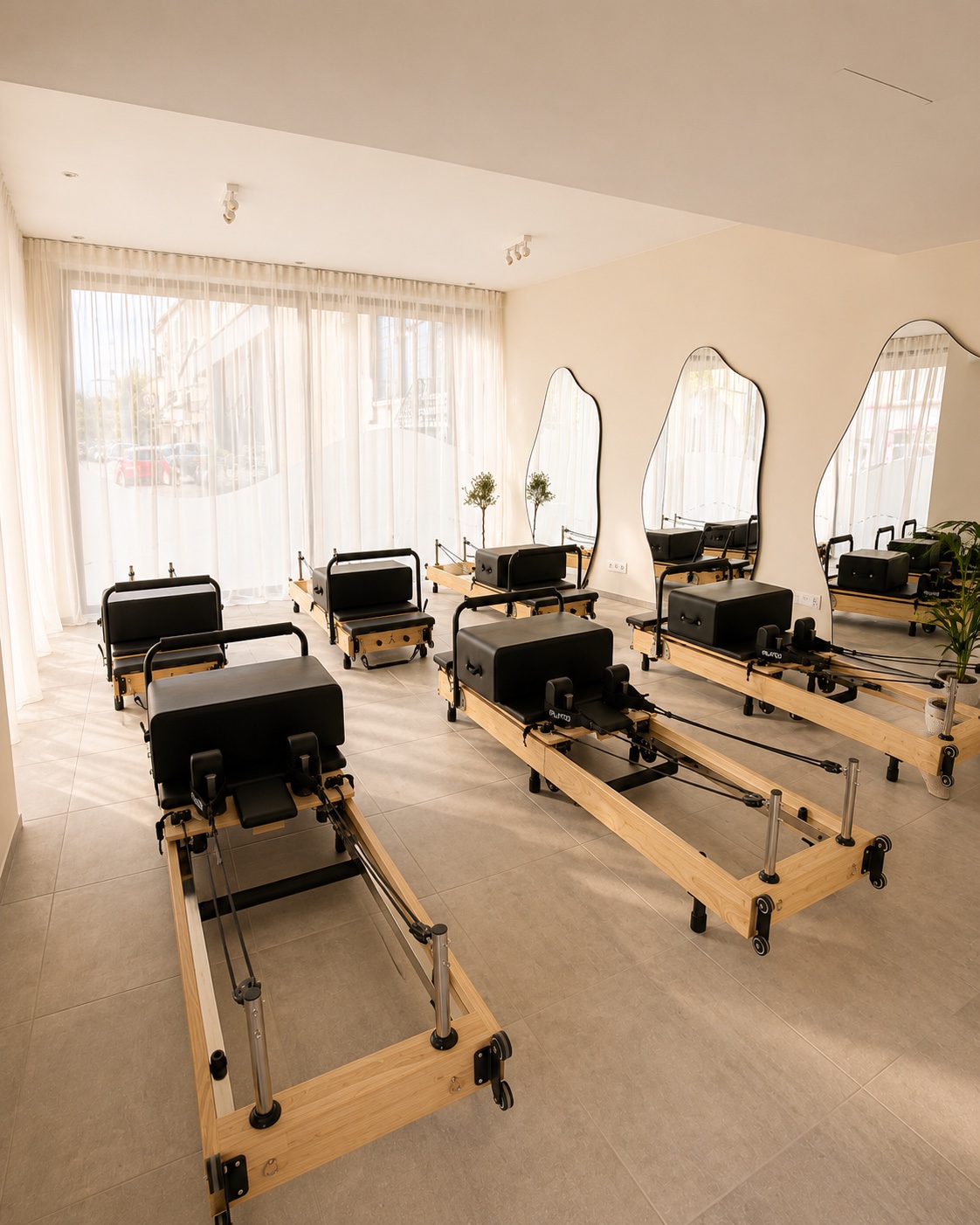 Le studio Maison Pilates à Florenville avec ses six Reformers et ses miroirs organiques